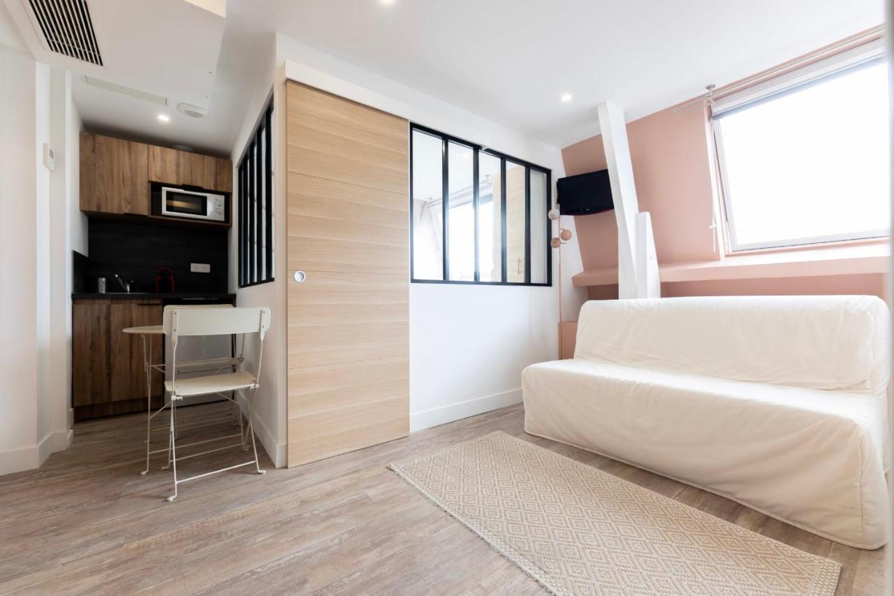 Amazing Apartment Under The Roof In Paris 8Th Zewnętrze zdjęcie